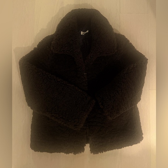 Zadig and Voltaire Fred Coat
Short faux fur coat with collar and pockets. - Picture 6 of 6